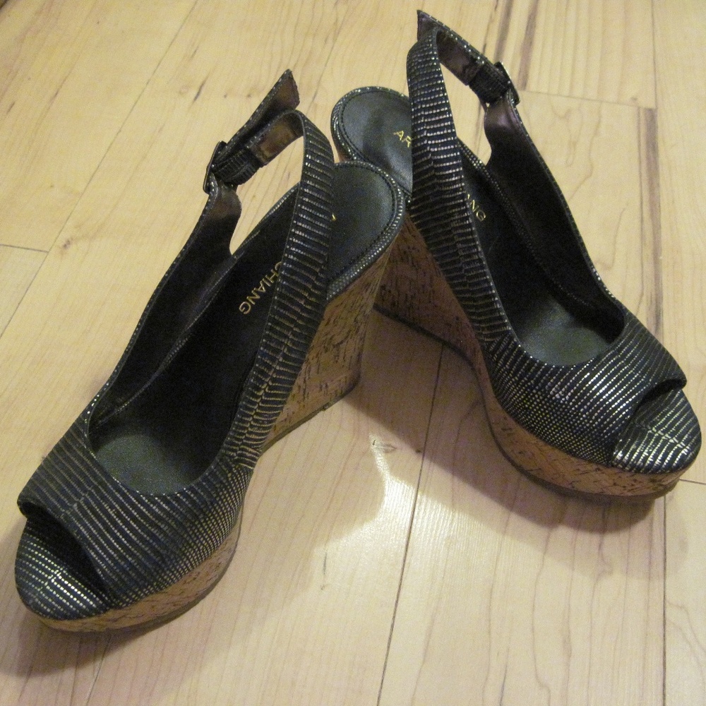 Arturo Chiang NWOT textured leather slingback 7.5